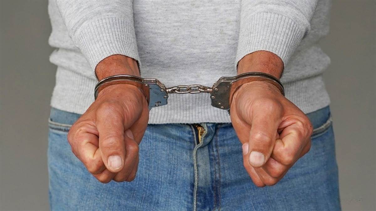 मुरैना में हिस्ट्रीशीटर की शर्मनाक करतूत, दलित युवक को मुर्गा बनाकर की अश्लील हरकत, आरोपी गिरफ्तार