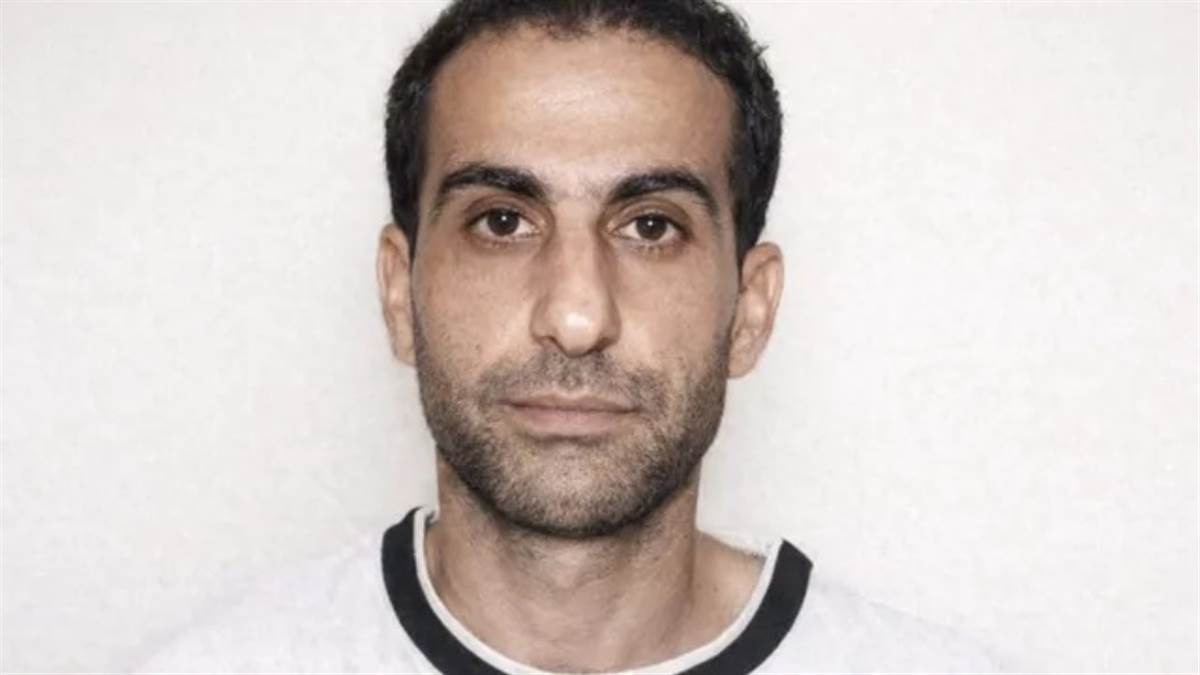 कराची में फिर गूंजा 'रहमान डकैत' का नाम, पुलिस ने बेटे को हथियारों के साथ दबोचा!