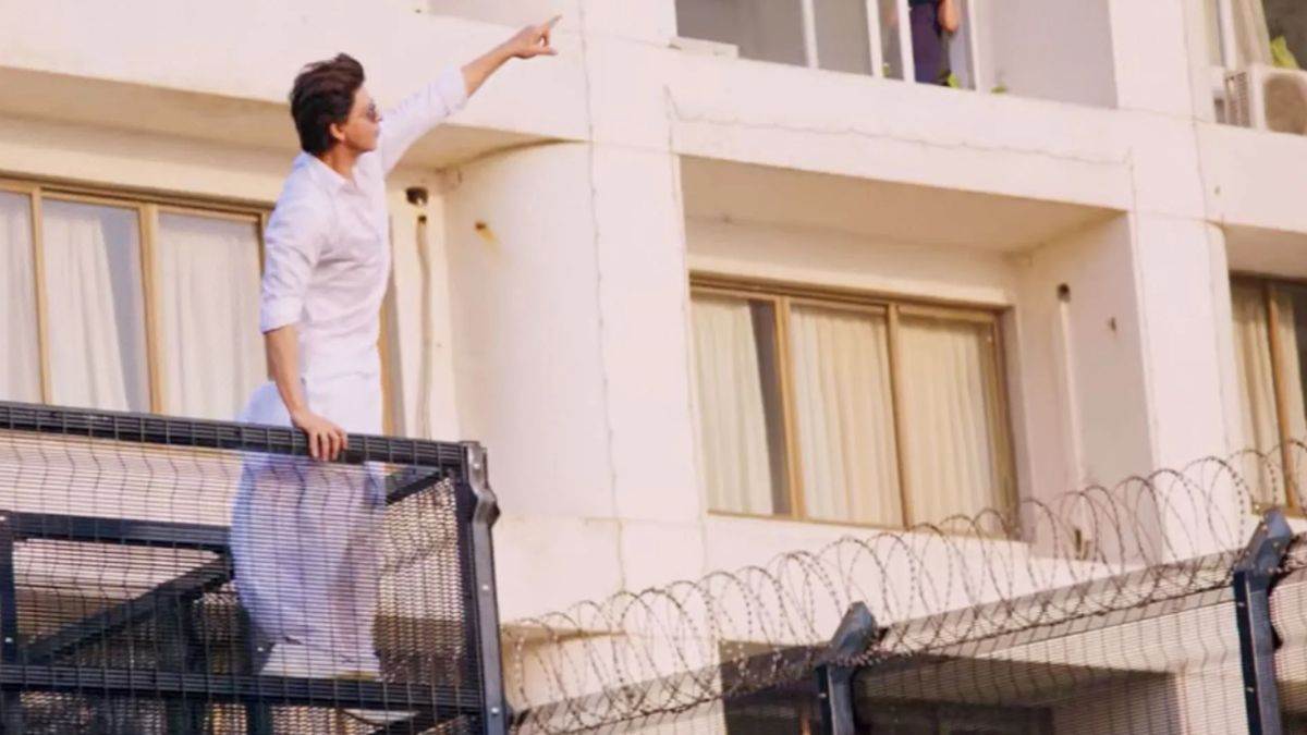 Shah Rukh Khan Bungalow: दीवार फांद कर शाहरुख खान के बंगले में घुसे दो लोग हिरासत में