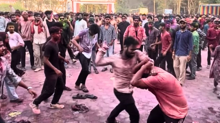 बिलासपुर के GGU में होली सेलिब्रेशन के बीच हुड़दंग, दो गुट भिड़े; कैंपस के भीतर चल रहा था रंगोत्सव