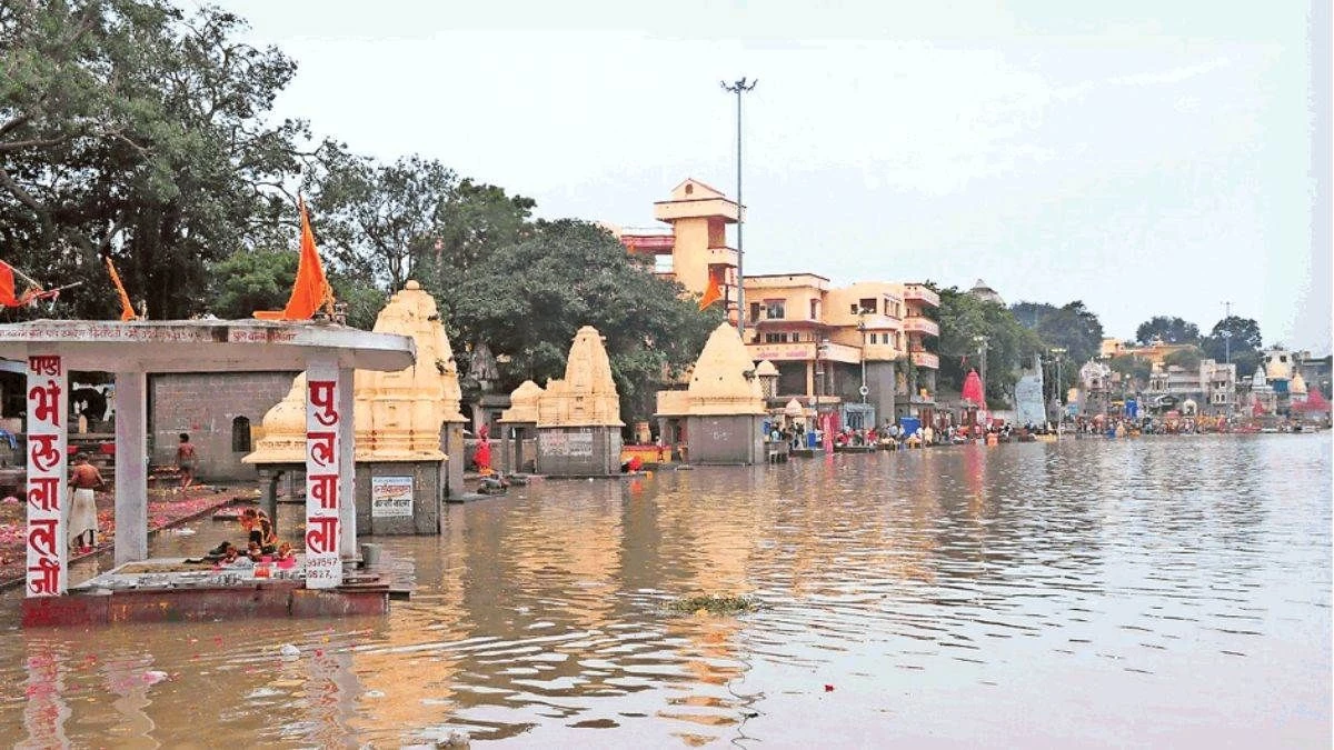 मोक्षदायिनी शिप्रा नदी की बदहाली पर एनजीटी ने अपनाया कड़ा रूख, त्रिवेणी से भैरवगढ़ तक टीम ने किया निरीक्षण