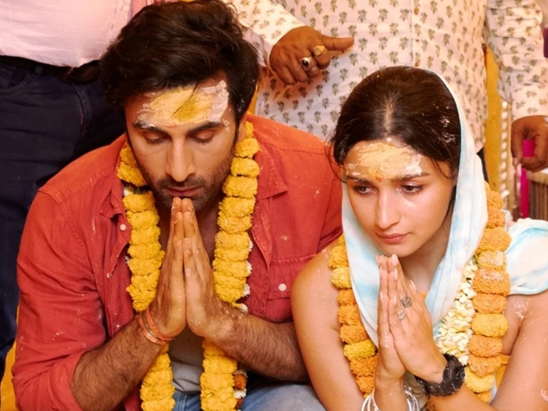 Ranbir Kapoor Alia Bhatt Marriage Confirmed Bollywood Couple to tie knot  this month - Ranbir Kapoor Alia Bhatt Marriage: हो गया कंफर्म इसी महीने  शादी रचाएंगे रणबीर कपूर और आलिया भट्ट