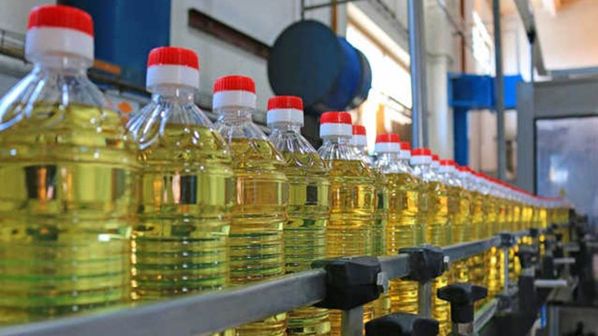 Edible Oil Price in Indore: खाद्य तेलों की आपूर्ति तंग, इंदौर सोया तेल, पाम और मूंगफली तेज के दाम बढ़े