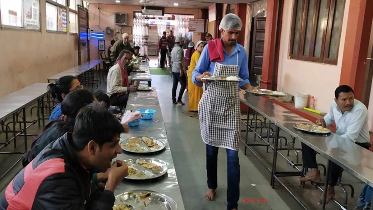 Ujjain Mahakal Darshan: अन्नक्षेत्र में भोजन कराने वालों को निशुल्क भस्म आरती दर्शन… बाहर से आने वाले ऐसे दानदाताओं के लिए फ्री स्टे