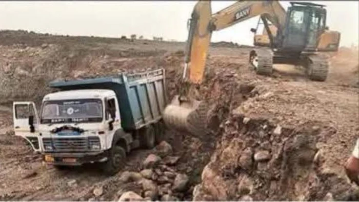 जल गंगा अभियान की आड़ में ‘कोपरा कारोबार’? भोपाल में रिटायर्ड खनिज अधिकारी के बेटे पर 150 डंपर अवैध उत्खनन का आरोप