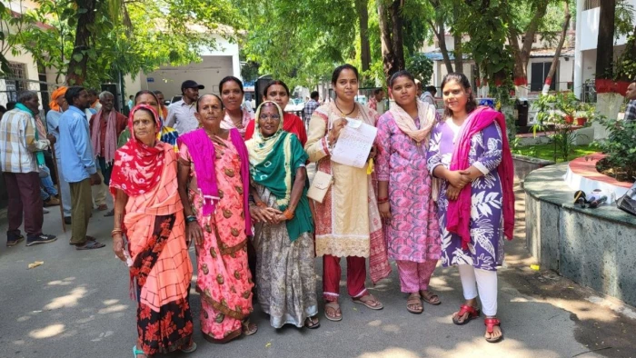 'साहब, हमें पानी दिलाओ...', बिलासपुर के इमलीभाठा में बूंद-बूंद पानी के लिए हाहाकार, कलेक्ट्रेट पहुंचीं महिलाओं का फूटा गुस्सा