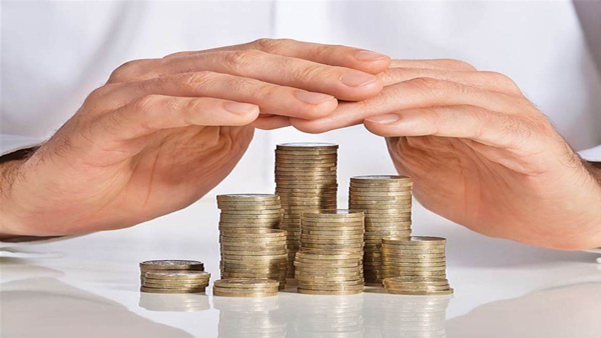 Investment Tips: सोना, शेयर और प्रॉपर्टी... हर निवेश माध्यम के लाभ भी हैं और जोखिम भी