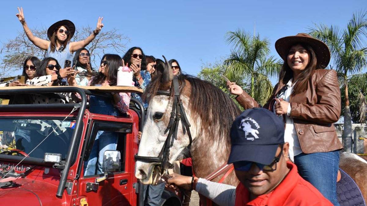 वीकेंड को खास बना रहा हार्स राइडिंग का रोमांच, इंदौर में दोगुनी हुई घुड़सवारी सीखने वाले युवाओं की संख्या