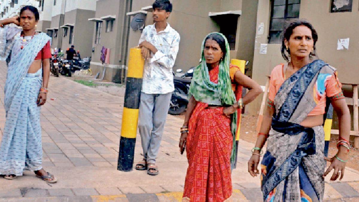 चार दिन भी नहीं टिके नकटी के विस्थापित, नवा रायपुर के फ्लैट छोड़ लौटे गांव, पुनर्वास व्यवस्था पर उठे सवाल