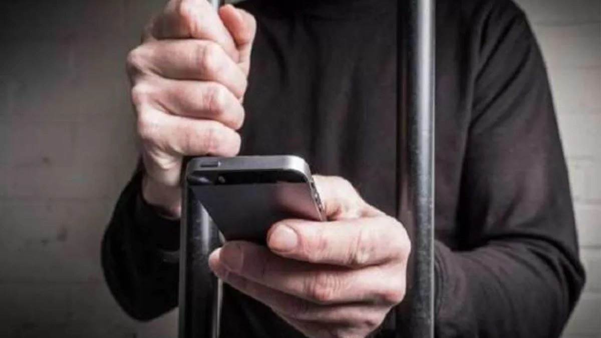 MP News: सतना केंद्रीय जेल में गंभीर सुरक्षा चूक, ड्यूल सिम मोबाइल के साथ बात करता पकड़ा गया आजीवन कारावास का कैदी