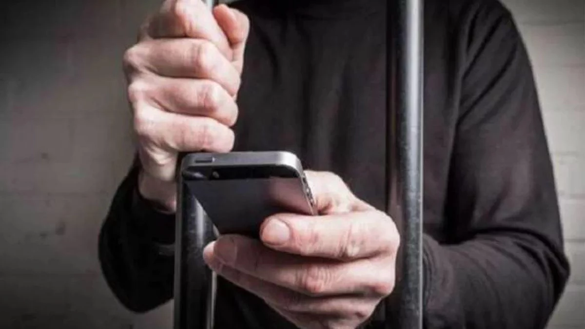 MP News: सतना केंद्रीय जेल में गंभीर सुरक्षा चूक, ड्यूल सिम मोबाइल के साथ बात करता पकड़ा गया आजीवन कारावास का कैदी
