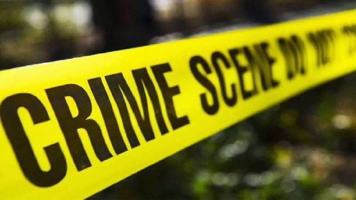 MP Crime: बेटे के सामने पिता ने मां को कुल्हाड़ी से काट डाला, हत्या करने के बाद शव के पास ही सोया