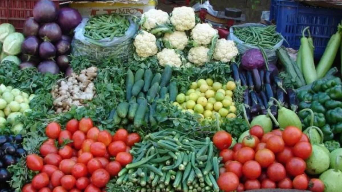 सब्जियों की महंगाई से आम आदमी बेहाल, टमाटर-मिर्च के दाम आसमान पर