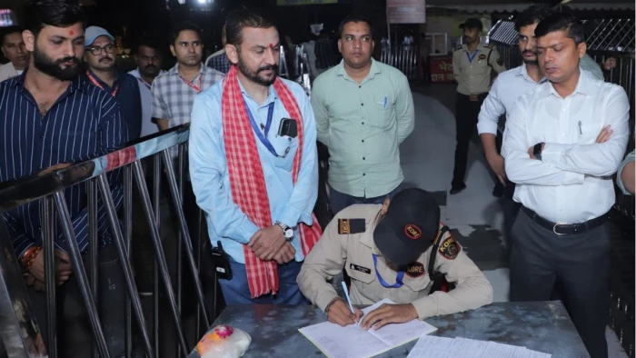 श्रावण के पहले सोमवार महाकाल मंदिर में बड़ा एक्शन, भस्म आरती व्यवस्था में मिलीं गंभीर खामियां, कलेक्टर ने हटाए कई कर्मचारी