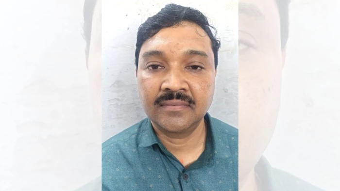 दुर्ग में महिला कर्मचारी के वेतन में 1.49 लाख का गबन! हेमचंद यादव यूनिवर्सिटी के कुलसचिव गिरफ्तार