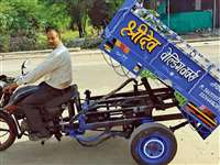 Jugaad Vehicle: नीमच के दो युवक बाइक पर बना रहे कृषि उपकरण, किसानों को पड़ रहे सस्ते