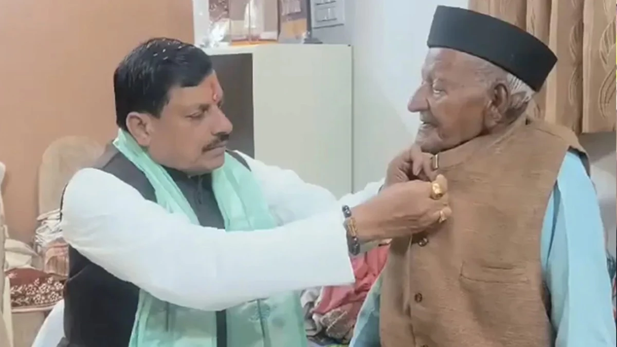 मध्‍य प्रदेश के सीएम मोहन यादव के पिता पूनमचंद यादव का निधन - CM Mohan  Yadav's father Poonamchand Yadav passed away