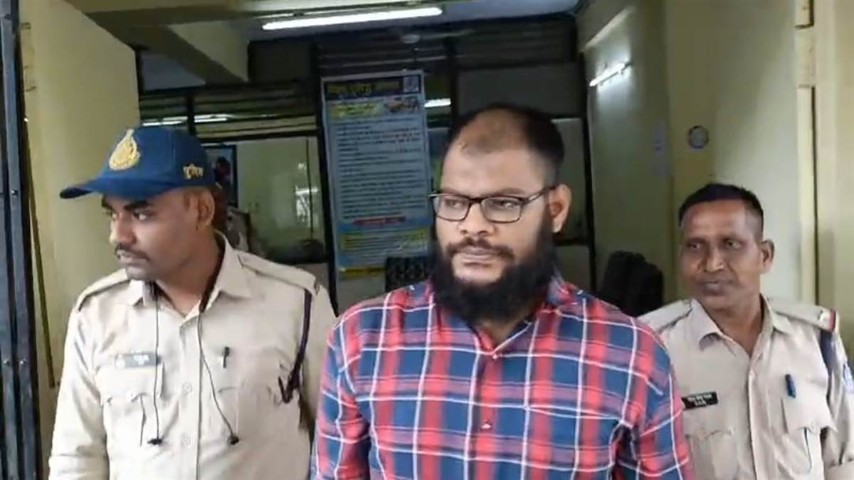 MP News: खंडवा में दो युवक गिरफ्तार, प्रतिबंधित संगठन सिमी में शामिल होने की आशंका, पिस्‍टल, मैग्जिन बरामद