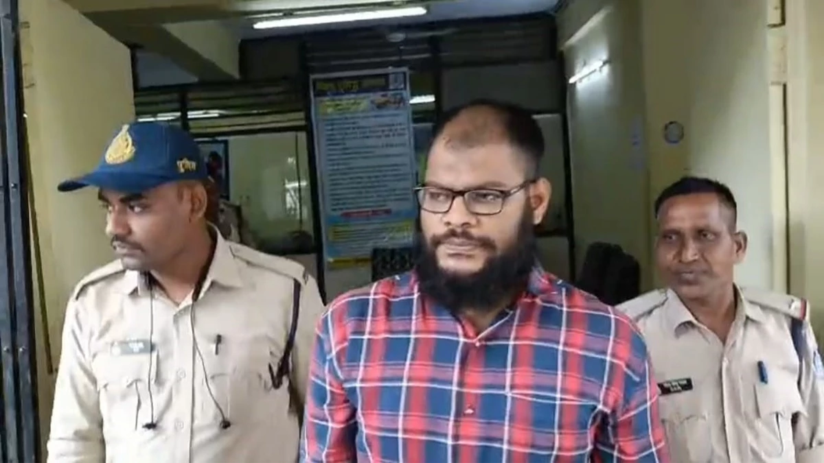 MP News: खंडवा में दो युवक गिरफ्तार, प्रतिबंधित संगठन सिमी में शामिल होने की आशंका, पिस्‍टल, मैग्जिन बरामद