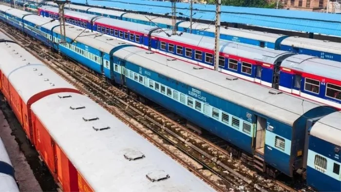 यात्रीगण कृप्या ध्यान दें... गोरखपुर-पाटलिपुत्र समेत 22 ट्रेनें रद, कई का बदला रूट; देखें प्रभावित ट्रेनों की लिस्ट