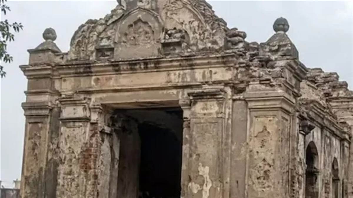 पाकिस्तान में 100 साल पुराना हिंदू मंदिर ध्वस्त... हिंदू समुदाय में भारी आक्रोश, पुनर्निर्माण की उठी मांग