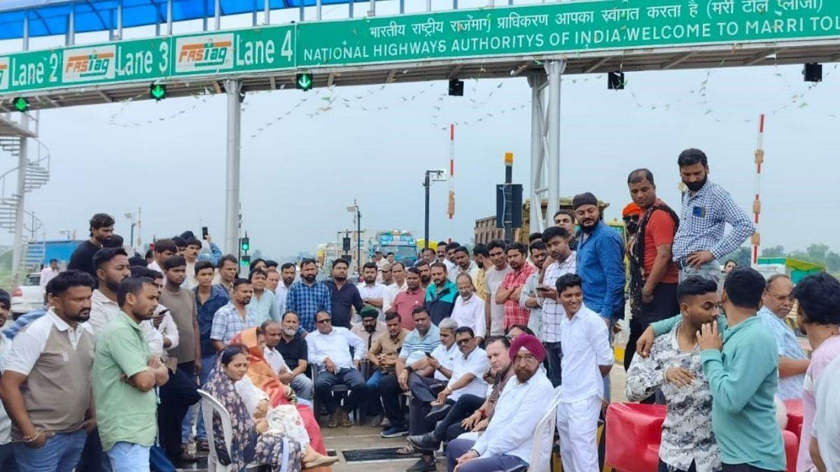 बालाघाट-गोंदिया नेशनल हाईवे आठ घंटे रहा जाम, टोल वसूली का विरोध; कांग्रेस विधायक ने भाजपा सरकार को घेरा