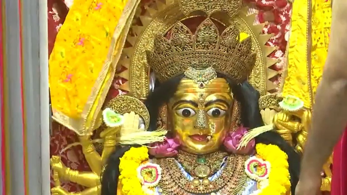 Navratri 2024 Day 1: नवरात्र के पहले दिन मां शैलपुत्री की पूजा, सुबह से मंदिरों में उमड़े भक्त… देखिए दिल्ली, अयोध्या, प्रयागराज, काशी के वीडियो