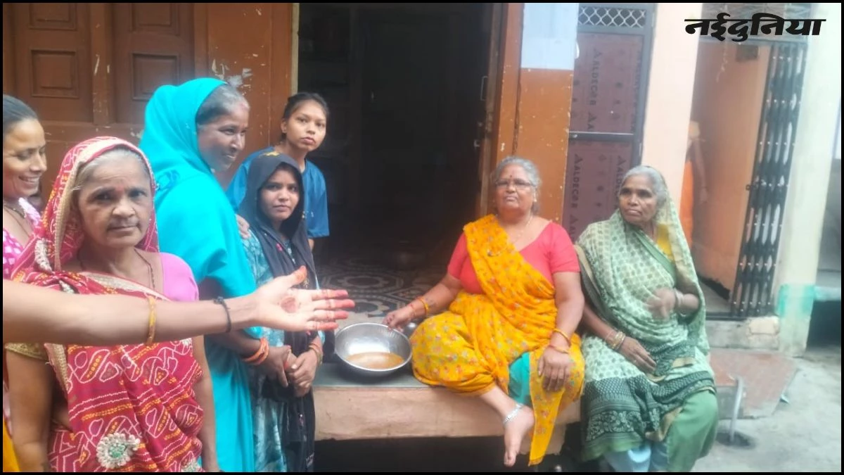 MP में आंगनबाड़ी केंद्र में बच्चों को परोसी इल्ली वाली सब्जी और कच्ची रोटियां, महिलाओं ने जमकर किया हंगामा