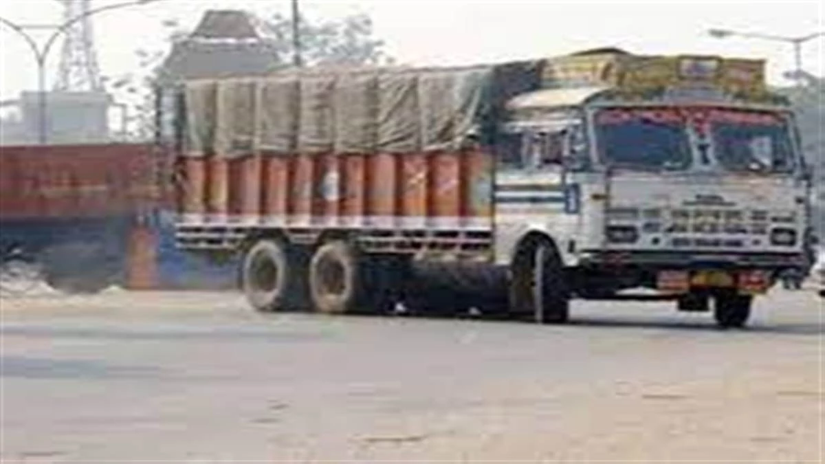 इंदौर में नो एंट्री के विरोध में उतरे ट्रांसपोर्ट कारोबारी, 6 अक्टूबर से माल बुकिंग और डिलीवरी करेंगे बंद
