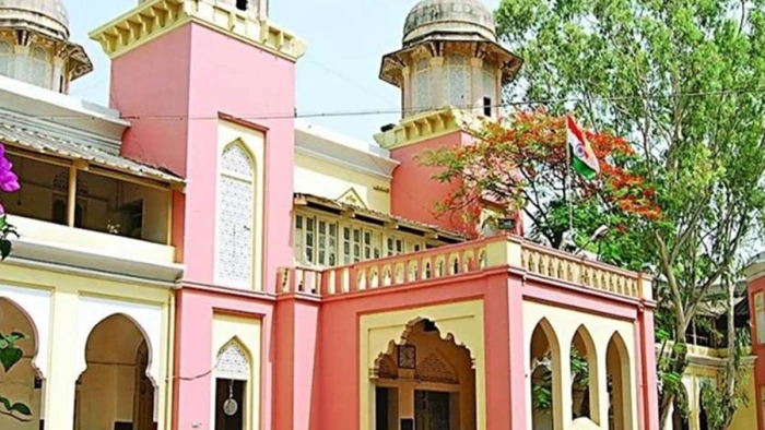 सड़क हादसे के 15 महीने बाद हुई युवक की मौत, इंदौर जिला कोर्ट ने परिवार को बीमा कंपनी से दिलवाए 52.82 लाख रुपये