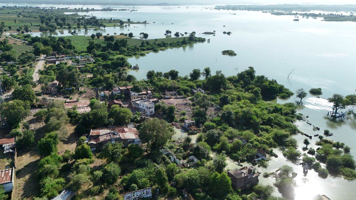 आश्वासन की नाव पर दस साल से सवार डूब प्रभावित, सरदार सरोवर का जलस्तर पूर्ण होते ही धार में 5 गांवों के 700 परिवारों की बढ़ीं मुश्किलें