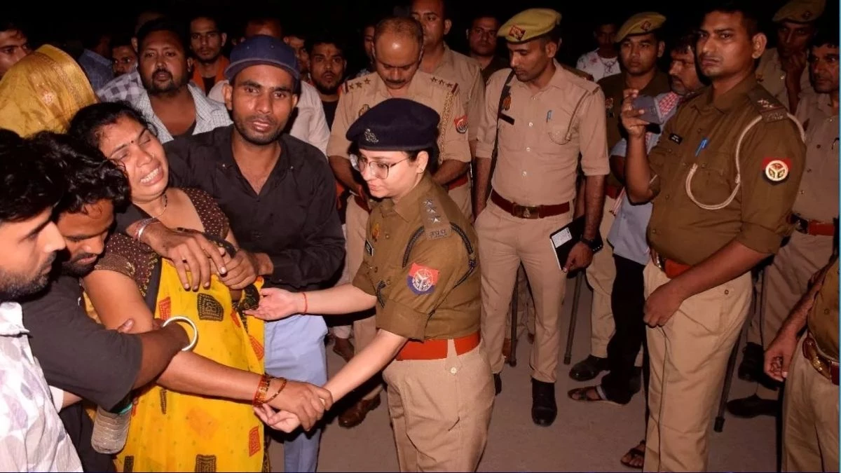 UP Crime: मुस्लिम बस्ती में बच्चे की गला रेतकर हत्या! लोगों ने वर्ग विशेष की दुकानों पर किया पथराव