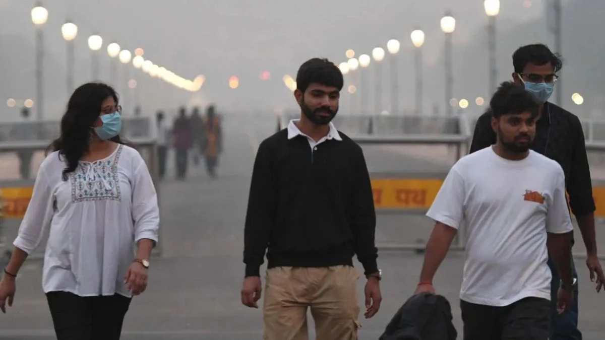 Aaj Ka Mausam: दिल्ली-एनसीआर में रहेगी कोहरे की हल्की चादर, जानिए कैसा रहेगा पहाड़ी राज्यों का हाल, पढ़ें वेदर अपडेट