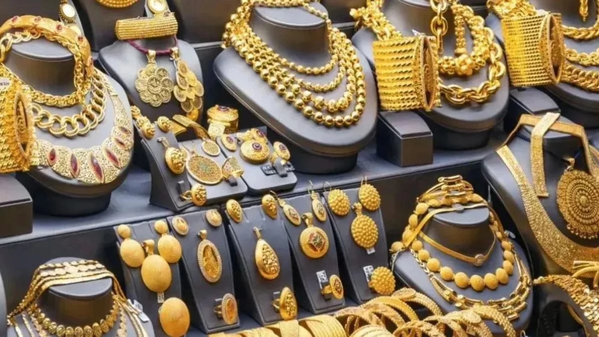 Gold Price Today: शादी के सीजन में सोने-चांदी की बढ़ी चमक, आज इतना महंगा हुआ