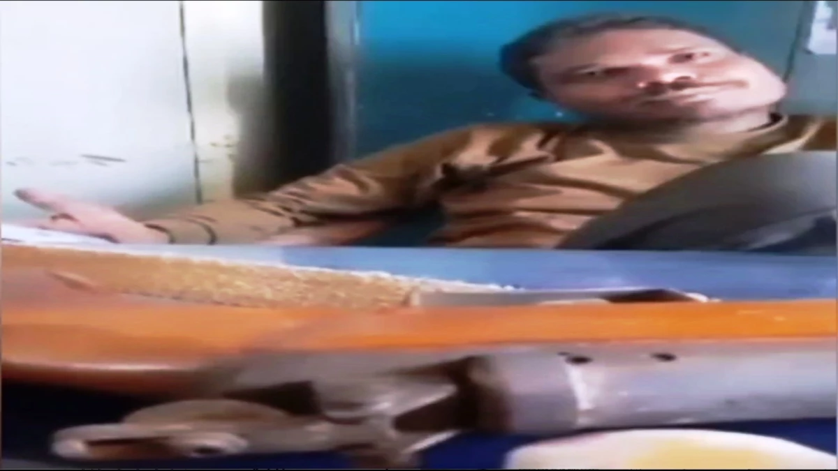 शराबी प्रधान पाठक बंदूक लेकर महिला प्राचार्य को धमकाने पहुंचा, निलंबित