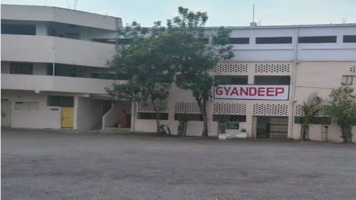 छात्रों से अधिक फीस लेने का डीईओ और डीएमसी की टीम करेगी जांच