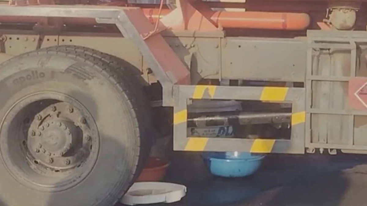 भोपाल में एयरपोर्ट रोड पर पेट्रोल टैंकर में लीकेज से मचा हड़कंप, दो घंटे बंद रहा गुलमोहर गार्डन ब्रिज