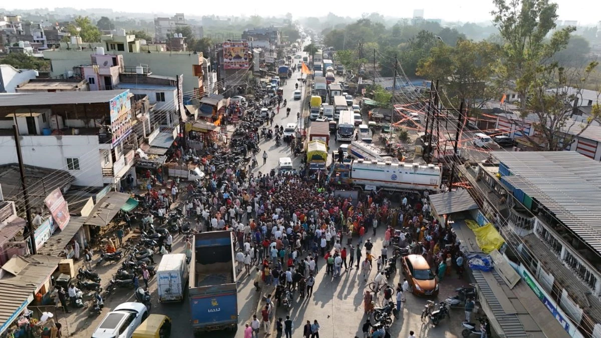 मासूम की मौत पर इंदौर में उबाल... इनोवा ने बच्ची को रौंदा, आरोपी फरार, लोगों ने किया चक्का जाम