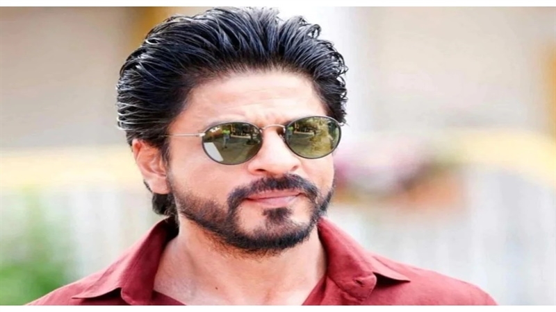 Shah Rukh Khan: Shah Rukh stopped speaking for the one who called Pathan ruined, fans praised him fiercely