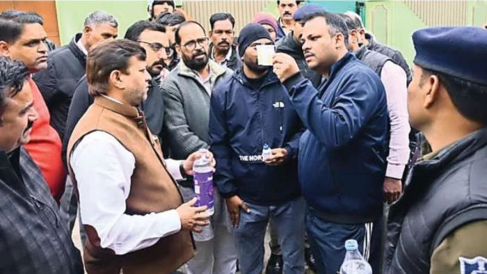 इंदौर की घटना के बाद सवालों की जद में देवास भी आया, सीएम की वर्चुअल मीटिंग में नहीं जुड़ीं महापौर