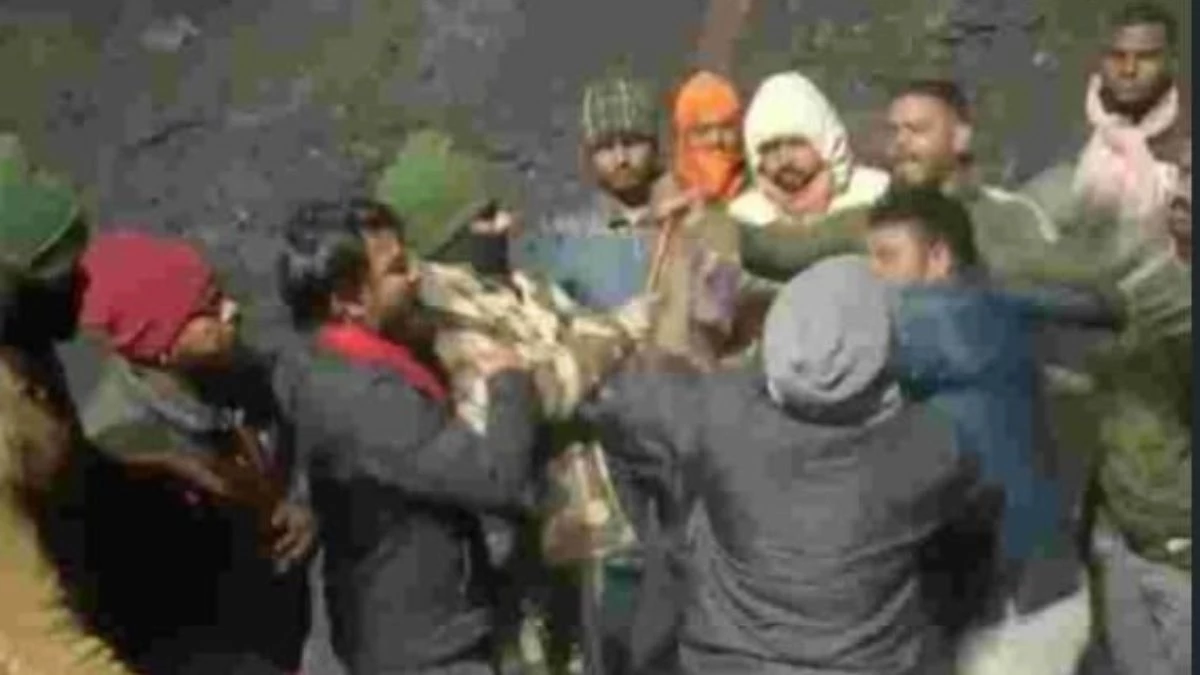 CG में गेवरा खदान में कोयला लिफ्टिंग को लेकर बवाल, CISF के सामने दो गुटों में हिंसक झड़प, 12 लोगों पर केस दर्ज