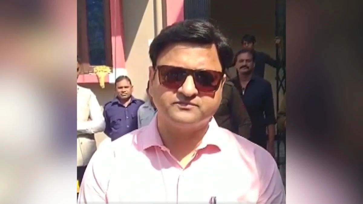 विपक्ष की भाषा में आदेश जारी करने वाले देवास SDM और रीडर के खिलाफ एक्शन, कमीश्नर ने किया सस्पेंड