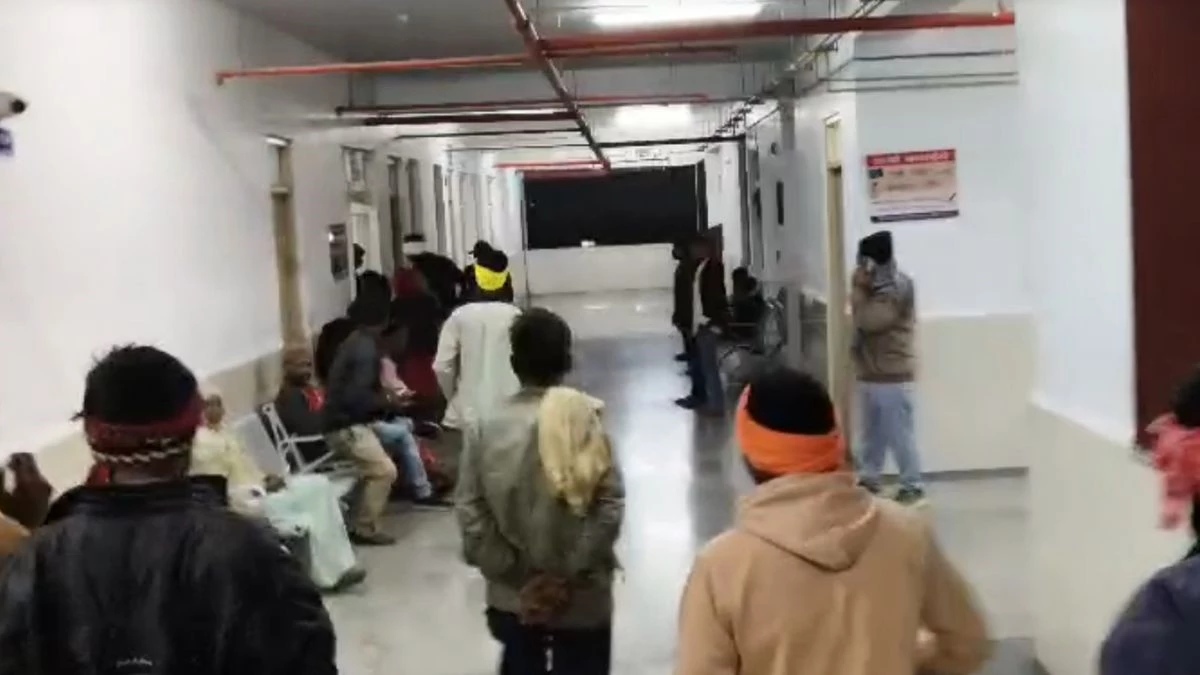 खंडवा मेडिकल कॉलेज में हादसा... अस्पताल की चौथी मंजिल से गिरा मरीज, इलाज के दौरान तोड़ा दम