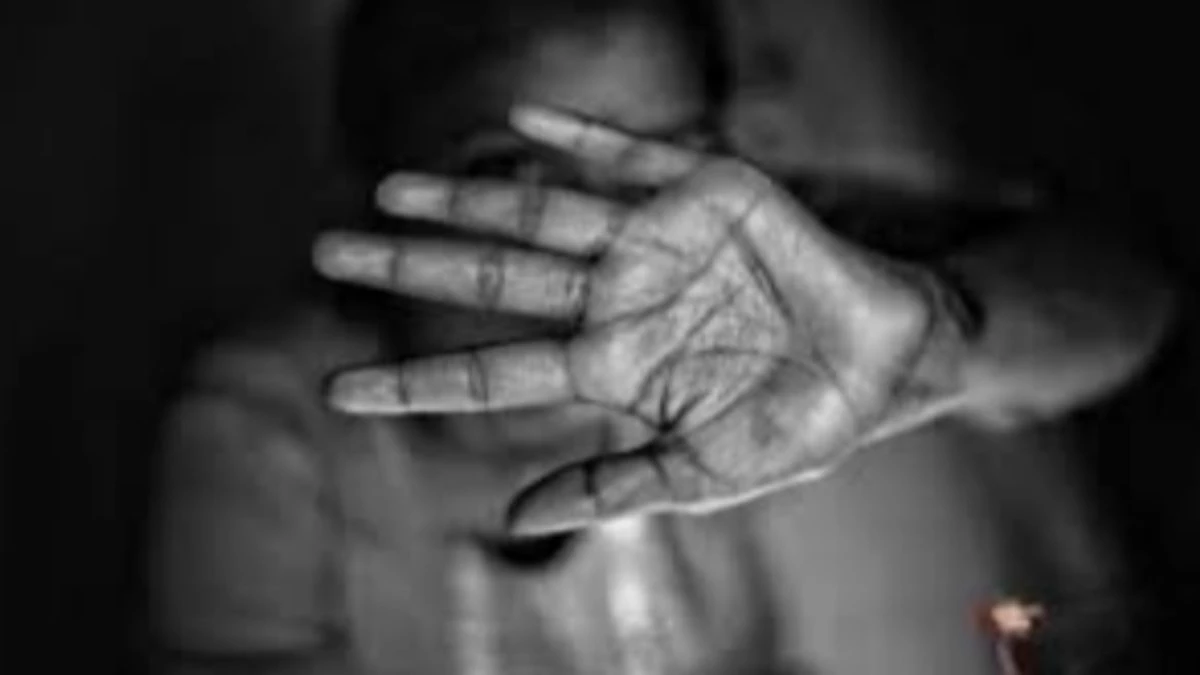 इंसानियत शर्मसार! 82 साल की बुजुर्ग आदिवासी महिला से पड़ोसी ने किया दुष्कर्म, गला दबाकर किया बेहोश