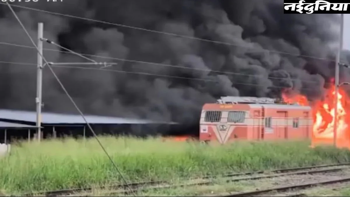 त्रिशूर रेलवे स्टेशन पर आग का तांडव, पार्किंग में खड़ी 200 से ज्यादा गाड़ियां बनीं राख, जांच में जुटी एजेंसियां