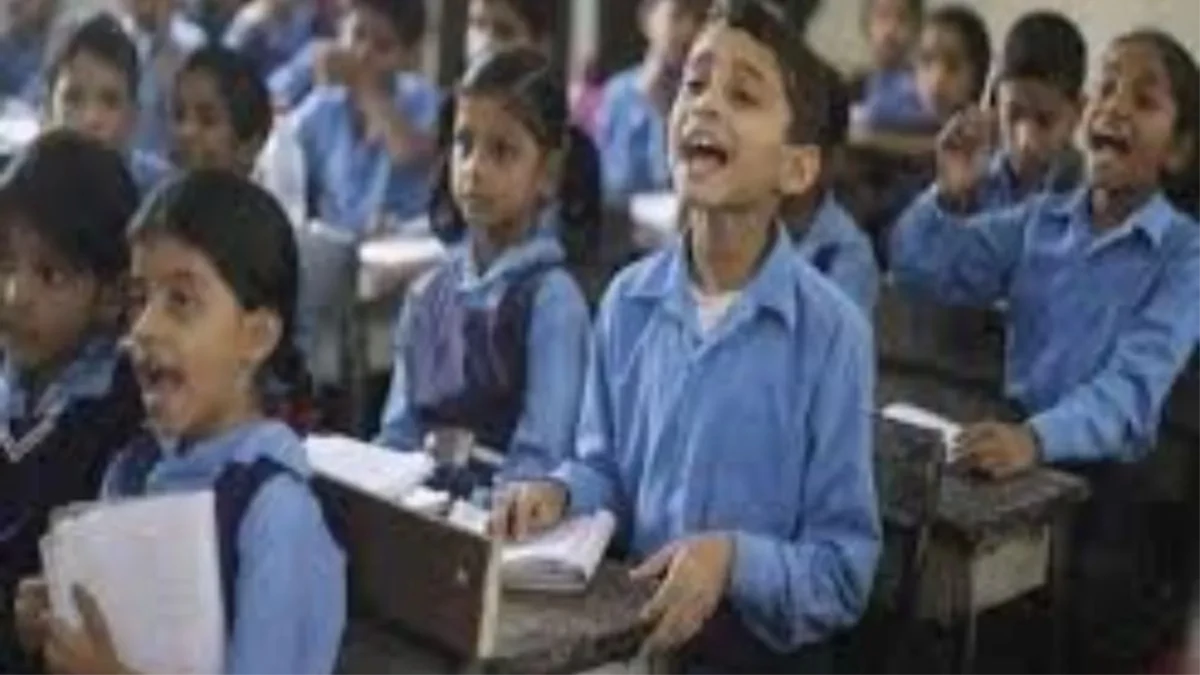 दबोह के निजी स्कूलों में नियमों की अनदेखी, क्षमता से अधिक छात्रों को ढो रहे वाहन