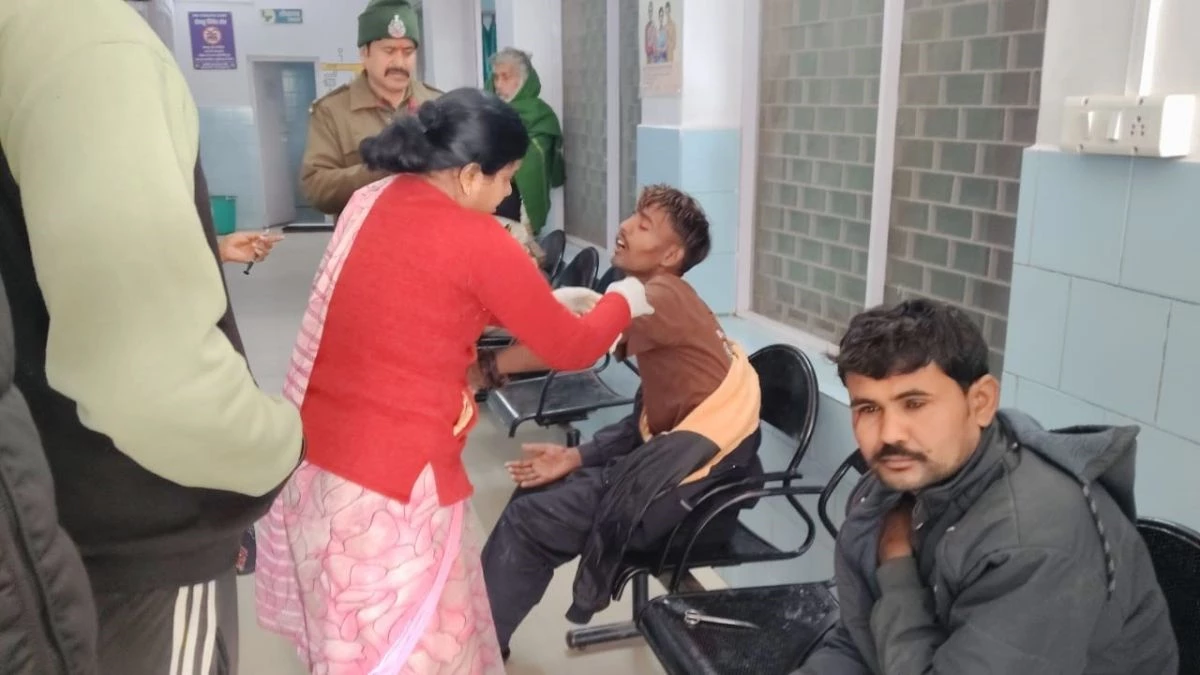 छतरपुर में बस हादसा... खजुराहो से पन्ना जा रही बस चंद्रनगर नहर के पास पलटी, 11 यात्री घायल