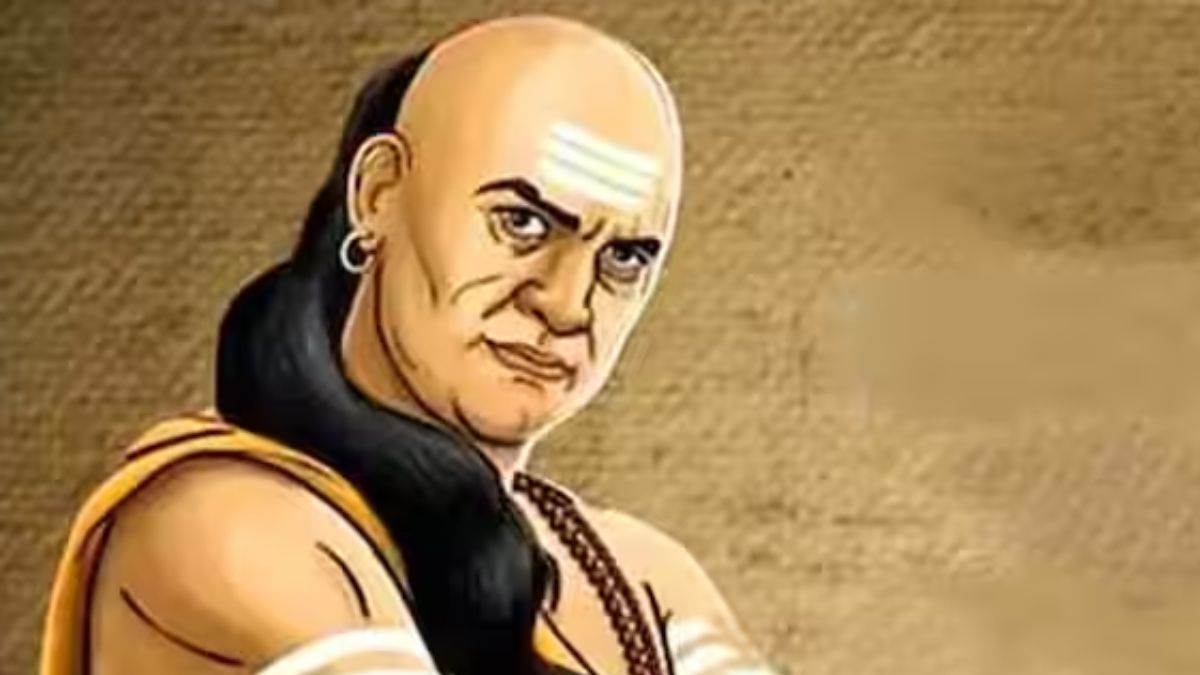 Chanakya Niti: अगर गंदगी में पड़ी मिले ये चीजें, तो उठाने में ना करें संकोच, हो सकते हैं सबसे भाग्यवान