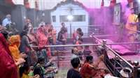 राधा-कृष्ण मंदिराें में जुगलजोड़ी सरकार को 40 दिन लगेगा रंग, धुलेंडी तक निभाएंगे परंपरा