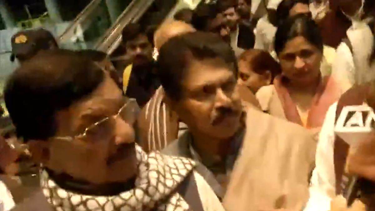 Bihar Politics: अब बिहार के 16 कांग्रेस विधायक पहुंचे हैदराबाद, 12 को होना है फ्लोर टेस्ट